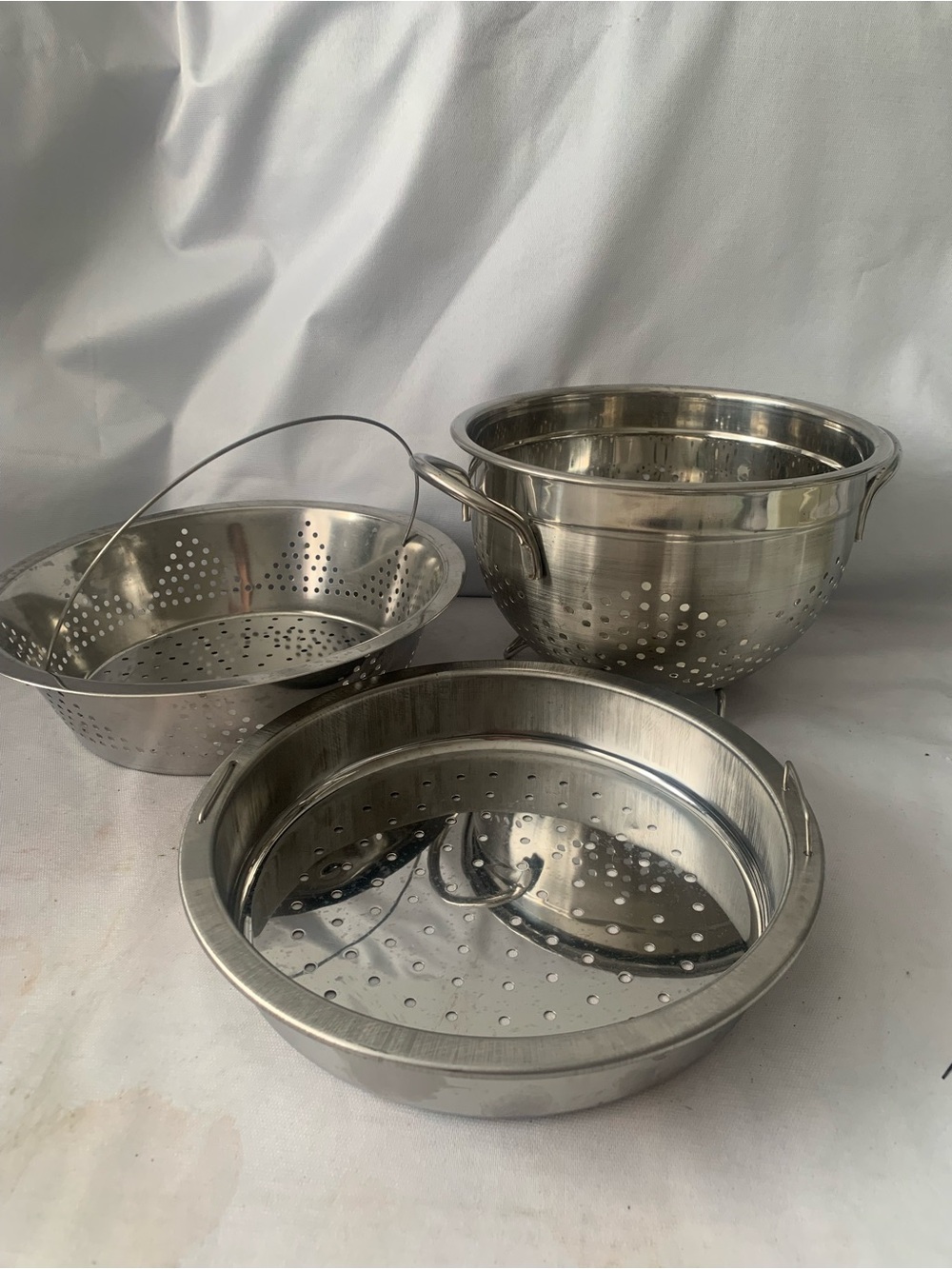 Stainless Steel Set of 3 Colanders Large 3.5QT ,Medium Small Silver Steamers